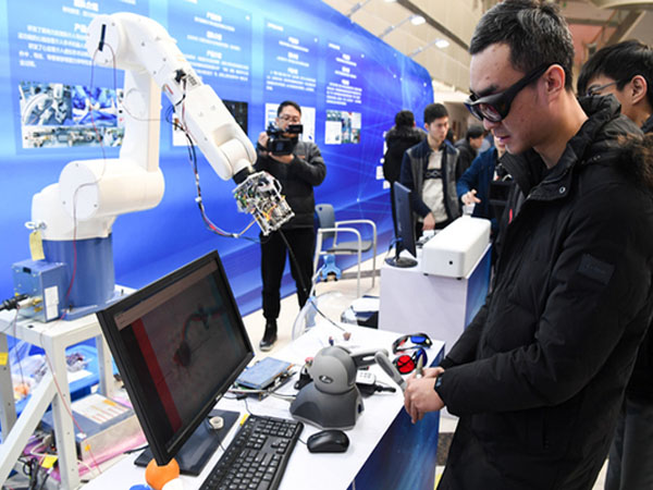 How new Google Nexus 10 compares with rivals